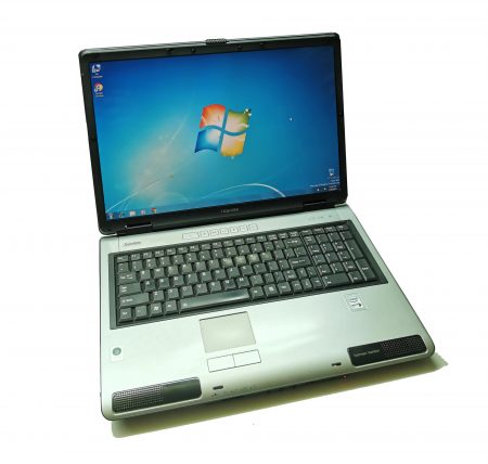 Toshiba Satellite P100-257 Laptop 17